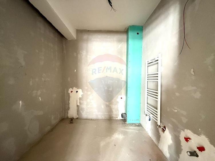 Apartament cu 3 camere semidecomandat în Florești