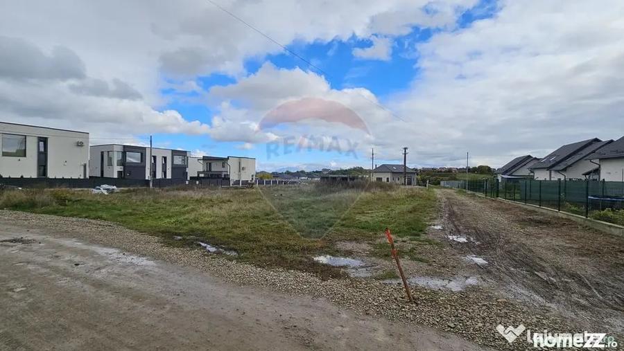 Teren de 720 mp, în Lisaura