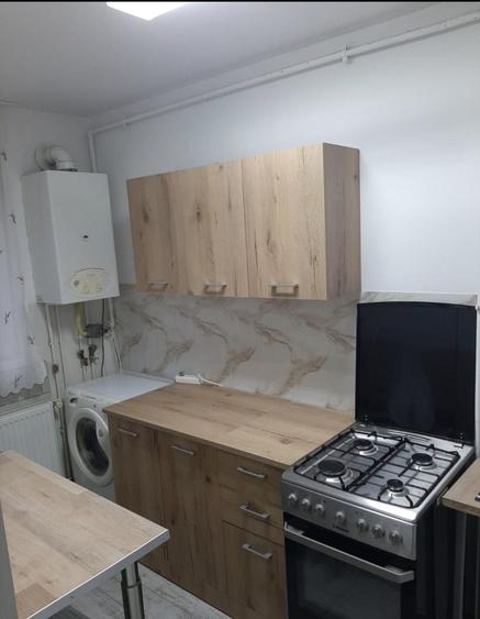 Apartament cu 2 camere decomandat în Cornișa