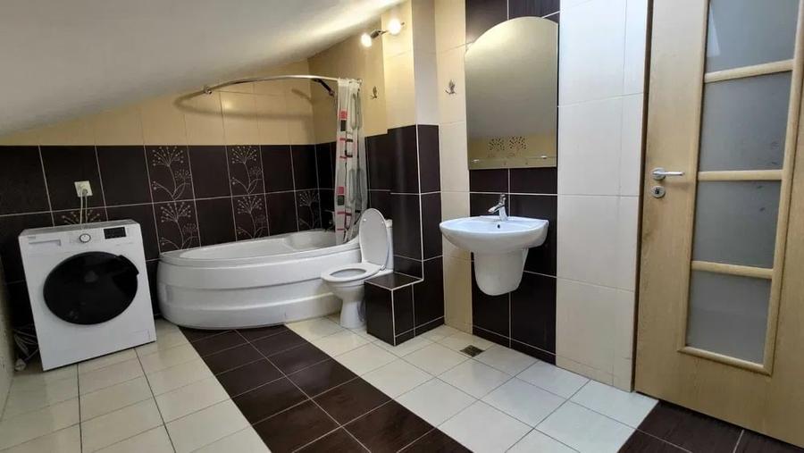 Apartament cu 3 camere decomandat, mobilat în Vișani