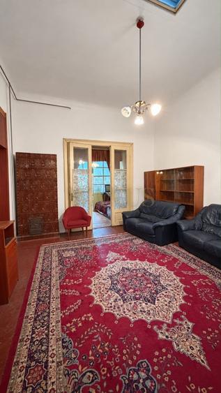 Apartament cu 3 camere semidecomandat, mobilat în Central