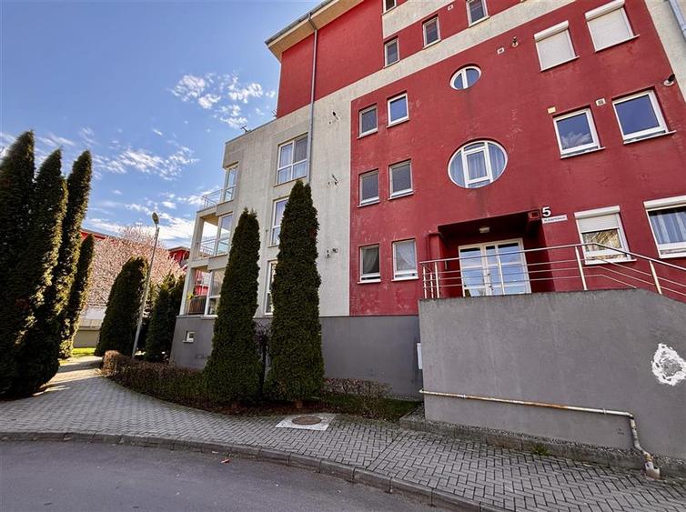 Apartament cu 3 camere decomandat în Avantgarden