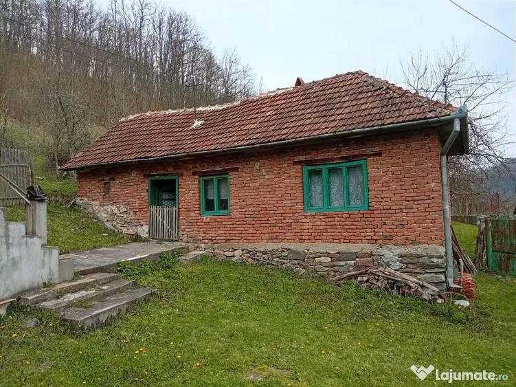 Casă cu 4 camere în Poieni (Densuș)