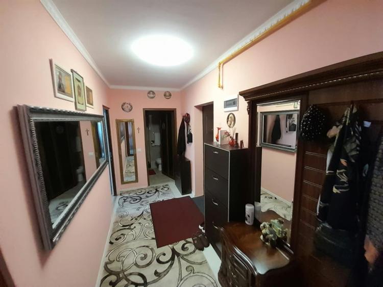 Apartament cu 3 camere decomandat, mobilat în Sud