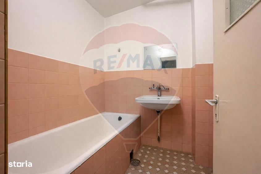 Apartament cu 4 camere decomandat în Central