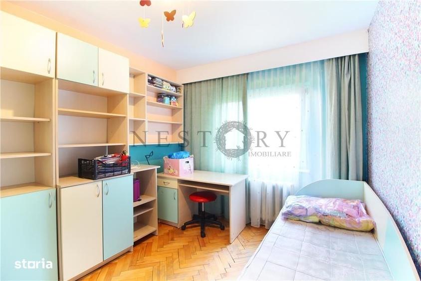 Apartament cu 3 camere decomandat în Zorilor