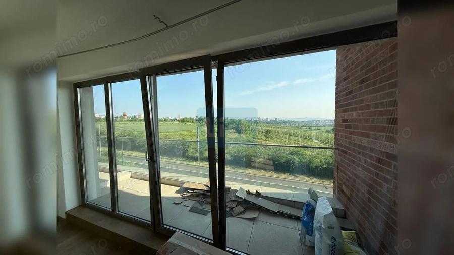 Apartament cu 3 camere semidecomandat în Borhanci