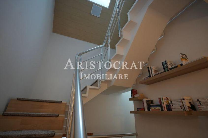 Casă cu 5 camere cu Teren 450 Mp în Corbeanca