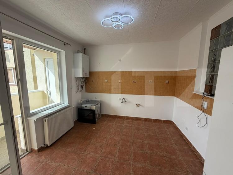Apartament cu 4 camere semidecomandat în Florești