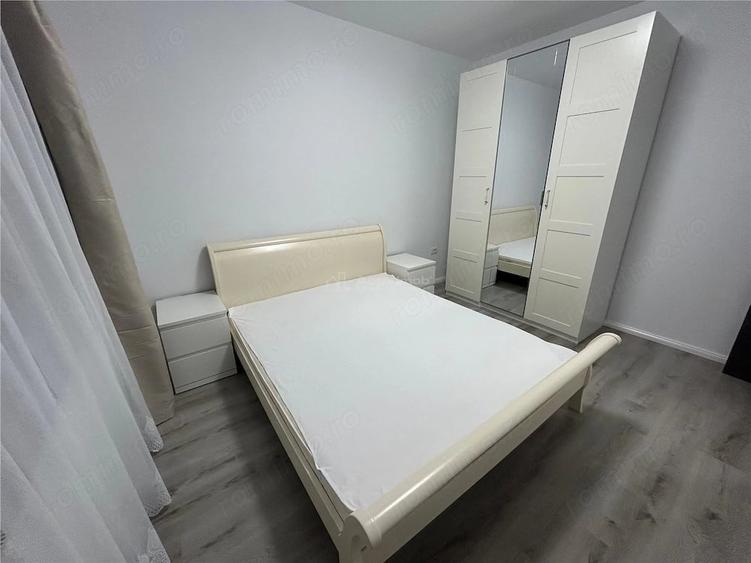 Apartament cu 3 camere semidecomandat în 1 Decembrie