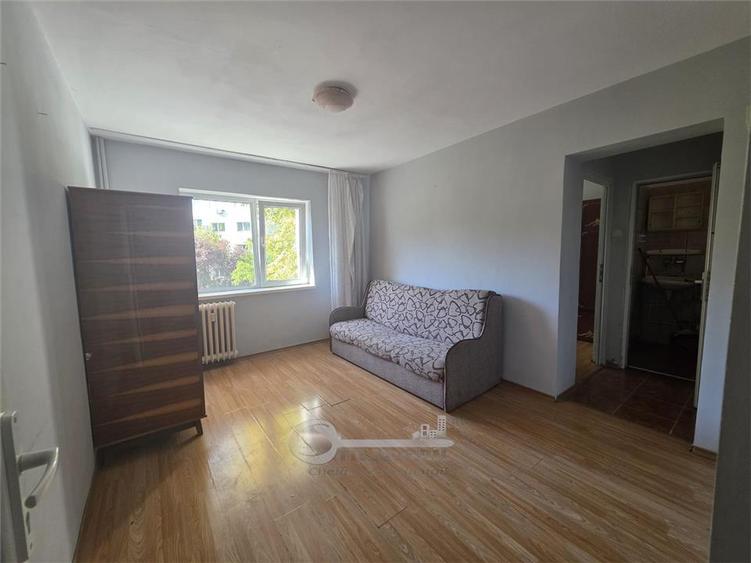 Apartament cu 2 camere semidecomandat în Podu Roș