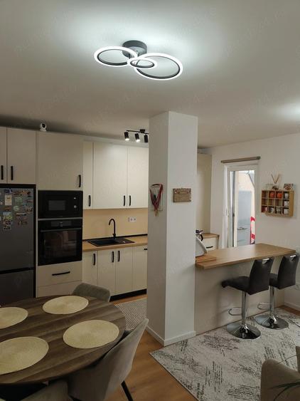 Apartament cu 3 camere decomandat în Exterior Vest