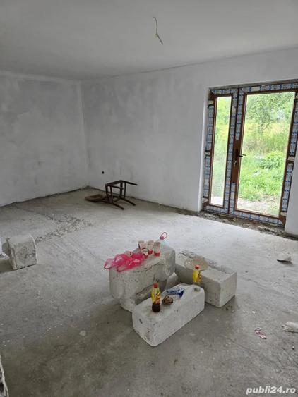 Casă cu 2 camere cu Teren 30000 Mp în Valea Leșului