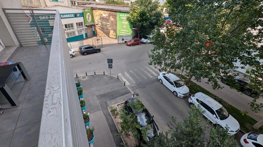 Apartament cu 3 camere decomandat în Morarilor