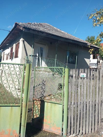 Casă cu 3 camere cu Teren 10000 Mp în Bustuchin