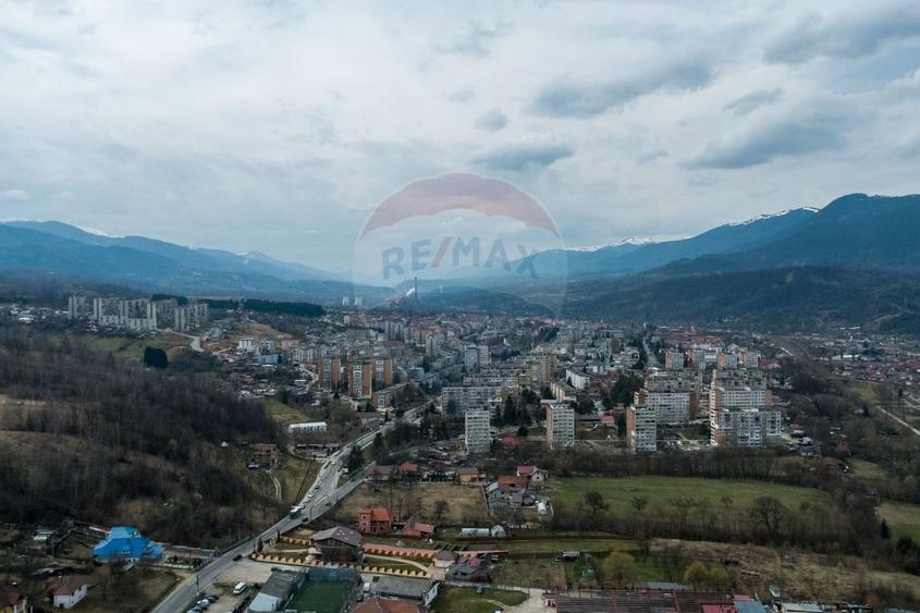 Casă individuală cu 3 camere cu Teren 2497 Mp în Central