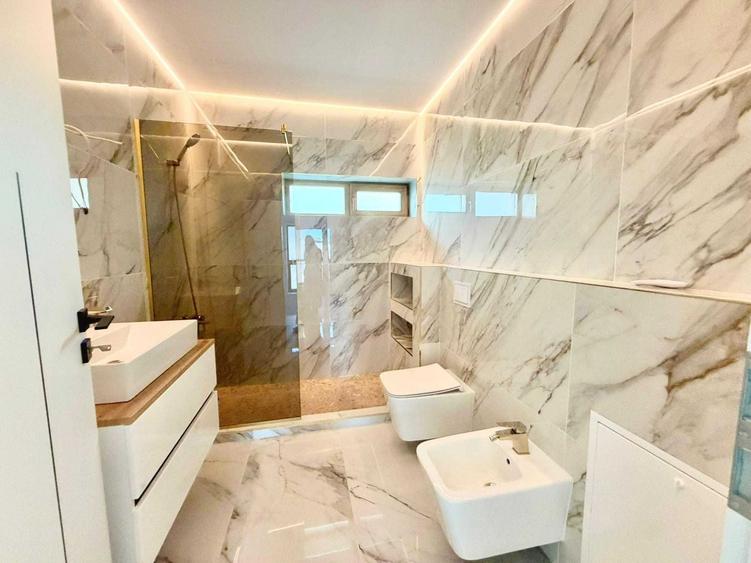 Casă cu 4 camere în Petrești