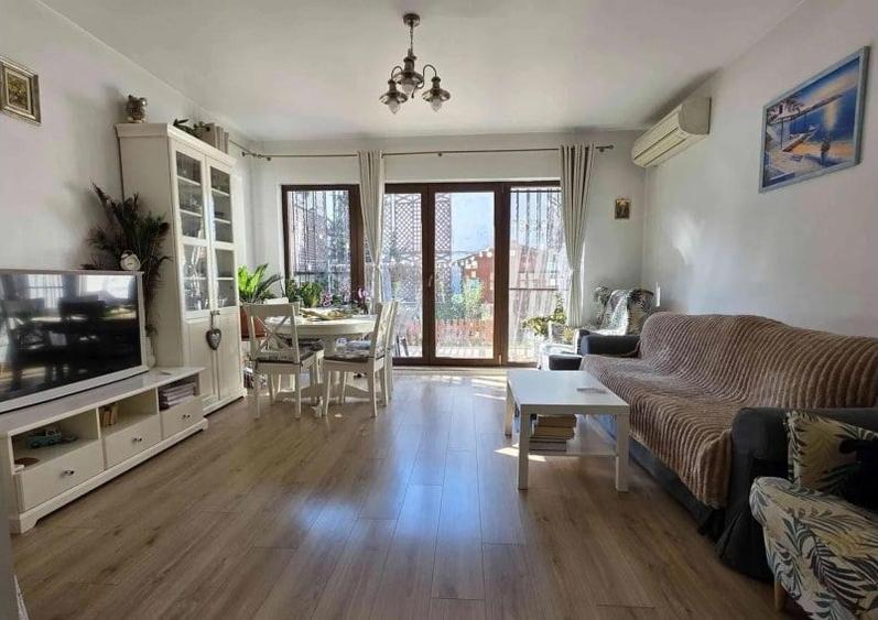 Casă cu 5 camere cu Teren 240 Mp în Barbu Văcărescu