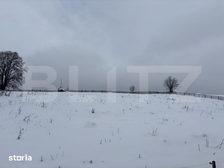 Teren de 2000 mp, în Poiana Stampei