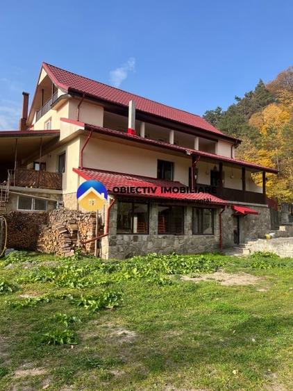 Casă individuală cu 6 camere cu Teren 878 Mp în Tarcău