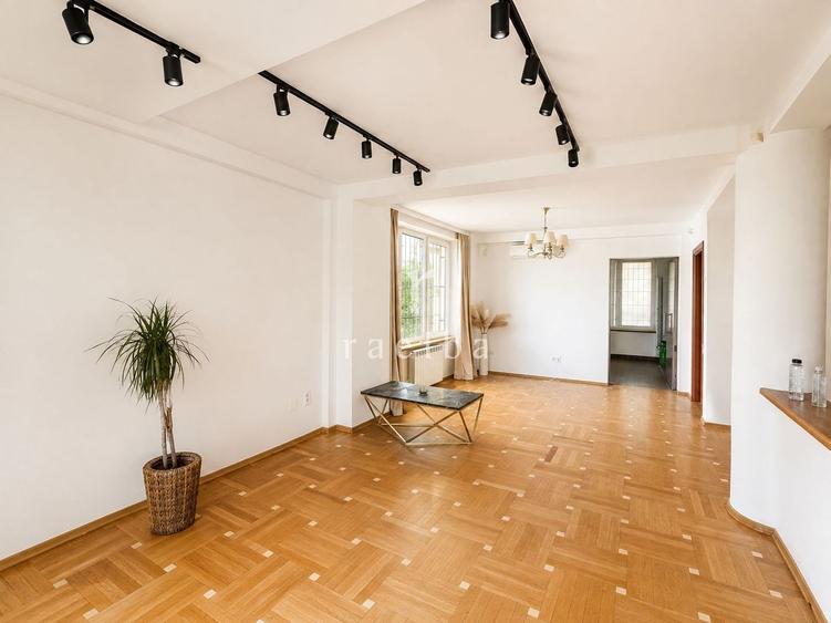 Duplex cu 12 camere cu Canalizare în Șoseaua Nordului