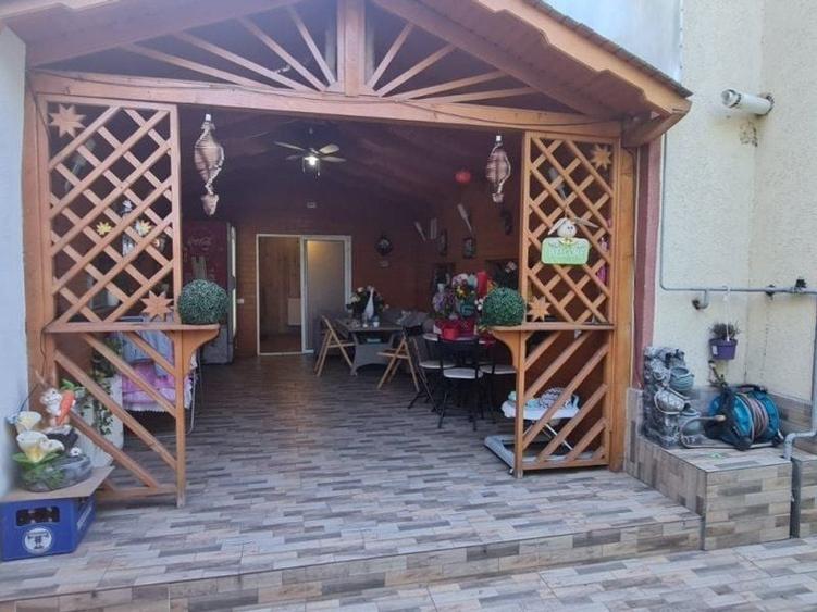 Casă individuală cu 4 camere cu Canalizare în Siderurgiștilor