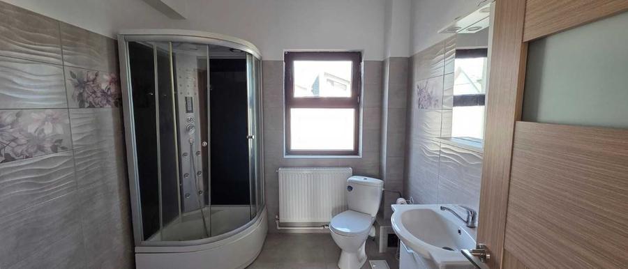 Apartament cu 3 camere decomandat în Valea Adâncă