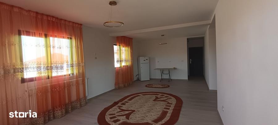 Casă cu 4 camere cu Teren 333 Mp în Șimnicu de Sus