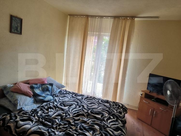 Casă individuală cu 9 camere cu Canalizare în Nord-Est