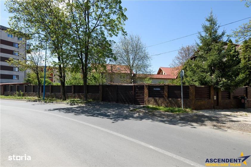 Casă cu 7 camere cu Canalizare în Tractorul