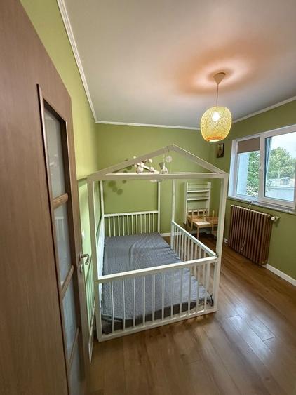Apartament cu 3 camere semidecomandat în Tătărași