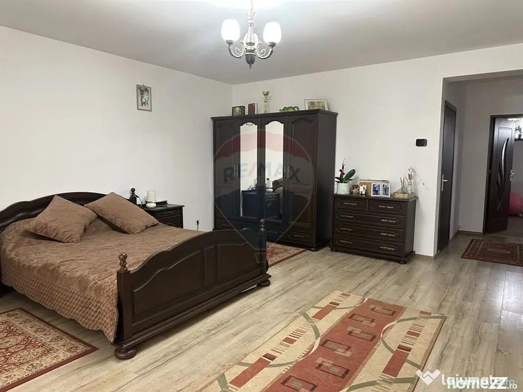 Casă cu 4 camere cu Teren 5000 Mp în Girov