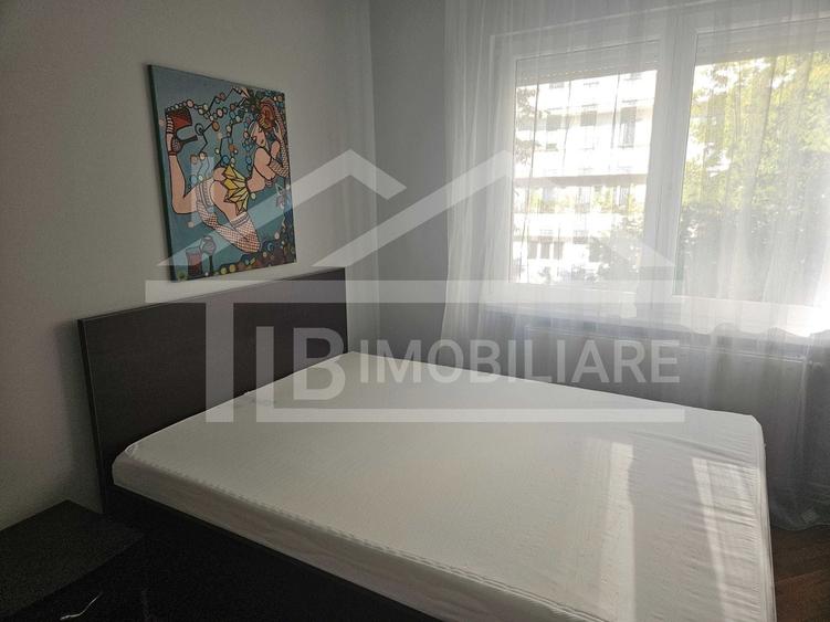 Apartament cu 3 camere decomandat în Cornișa
