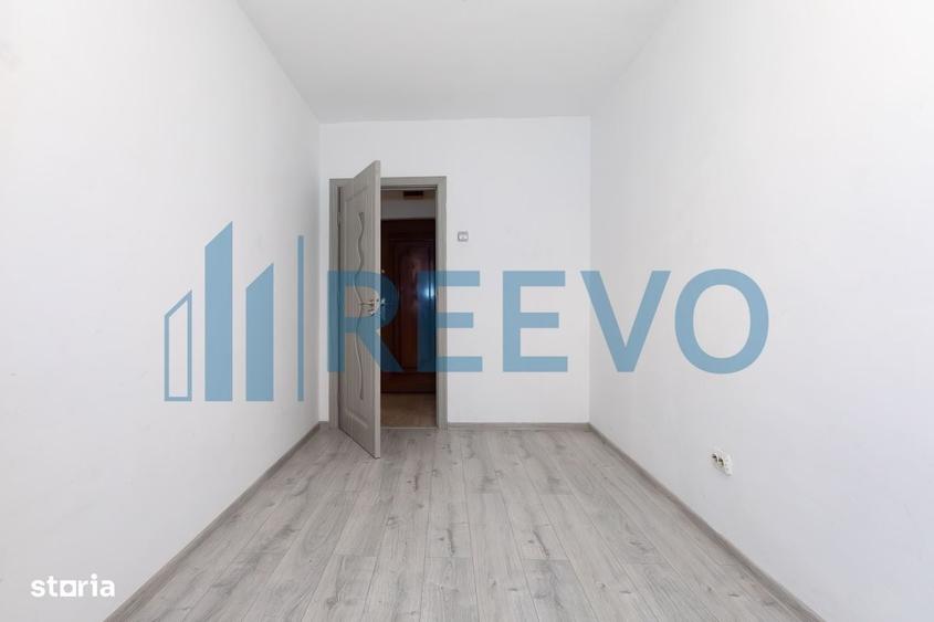 Apartament cu 3 camere decomandat în Narcisa