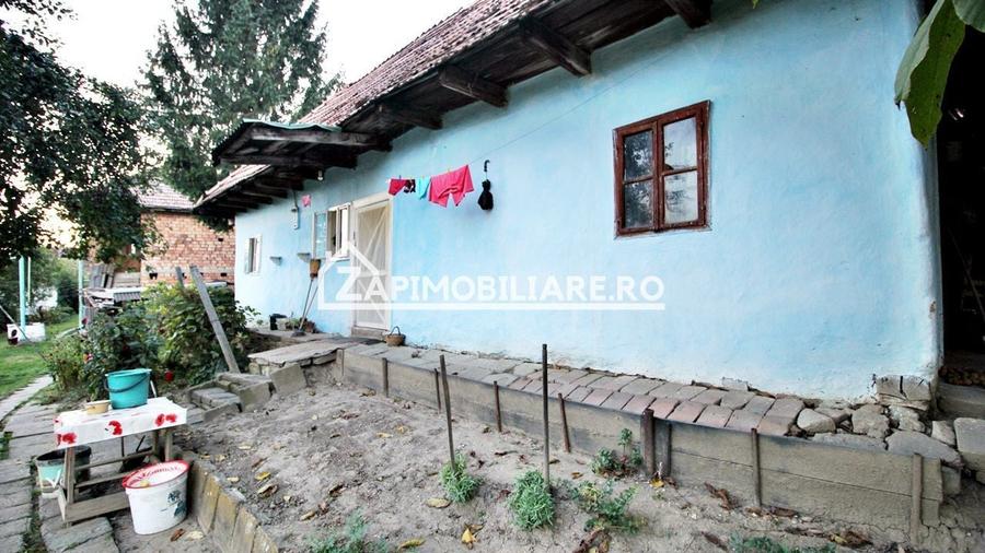 Casă individuală cu 4 camere cu Canalizare în Livezeni