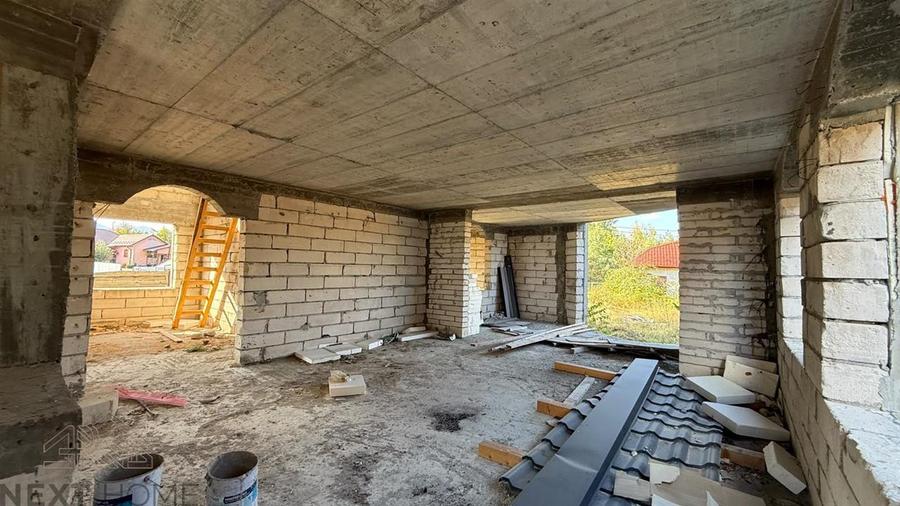 Casă cu 12 camere cu Teren 680 Mp în Podu Nărujei
