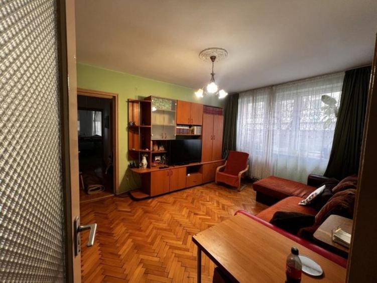 Apartament cu 3 camere decomandat în Iancului