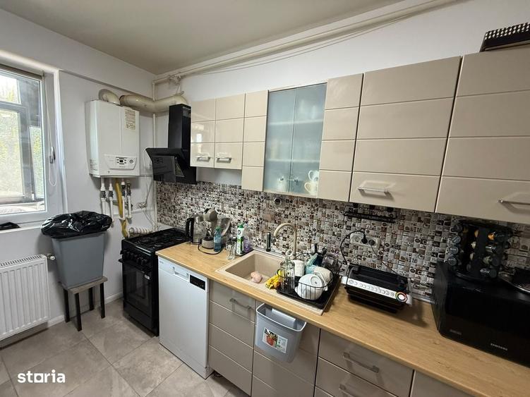 Apartament cu 3 camere decomandat în Central