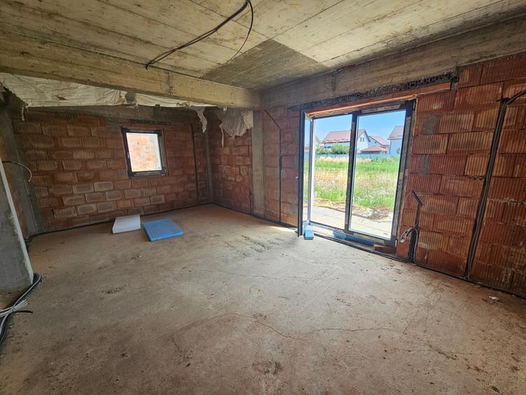 Duplex cu 6 camere cu Canalizare în Central