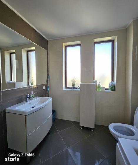 Casă cu 4 camere cu Teren 490 Mp în Central