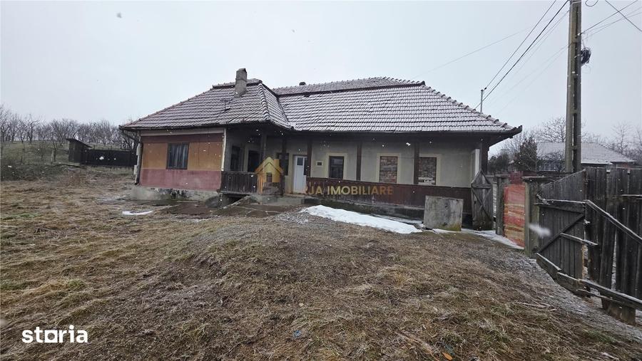 Casă cu 4 camere cu Teren 1839 Mp în Aiton