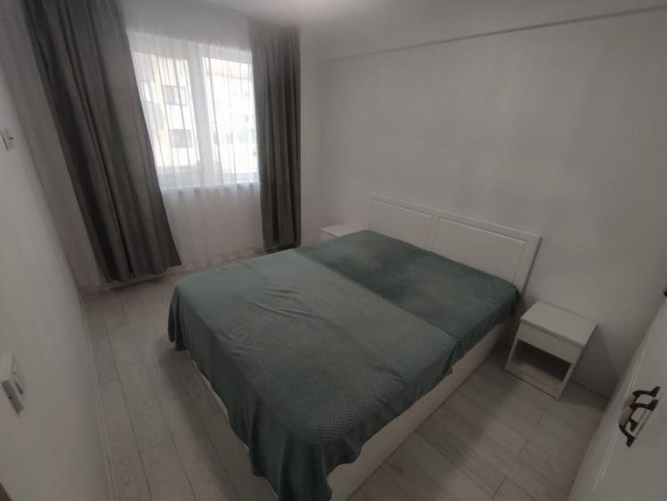 Apartament cu 3 camere decomandat, mobilat în Cug
