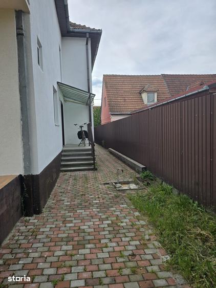 Apartament cu 3 camere în Burdea