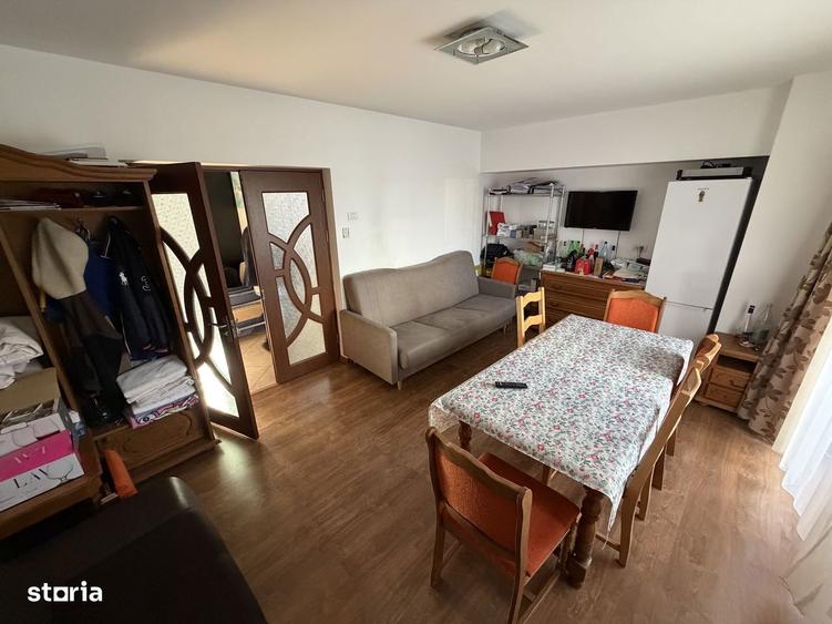 Apartament cu 5 camere decomandat în Decebal