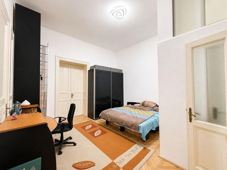 Apartament cu 4 camere circular, mobilat în Central