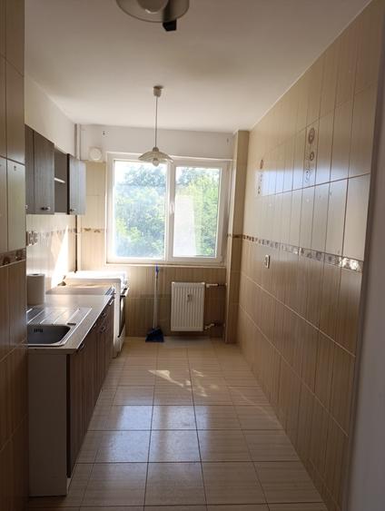 Apartament cu 3 camere semidecomandat în Alexandru Obregia