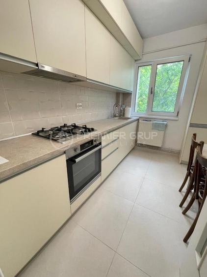 Apartament cu 3 camere în Podu Roș