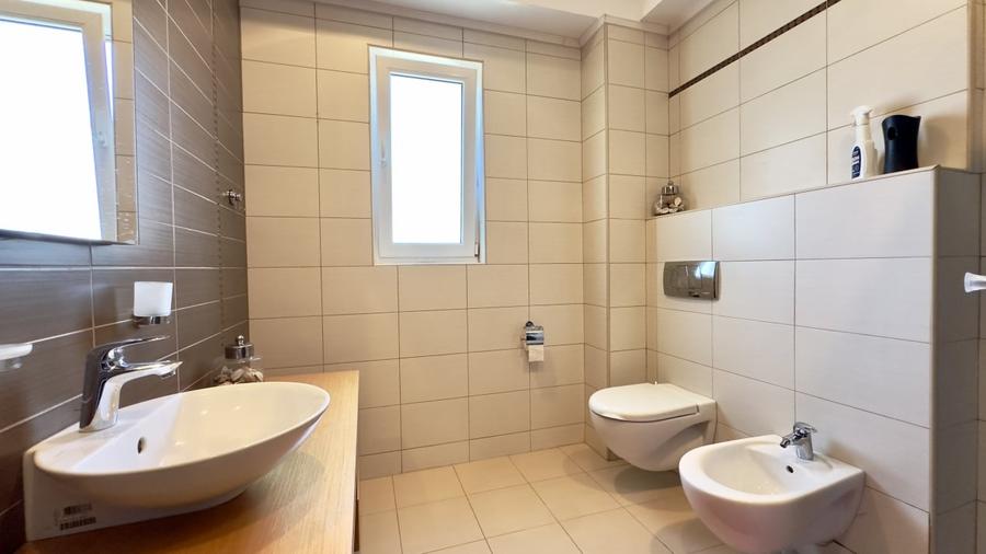 Apartament cu 3 camere decomandat, mobilat în Nord