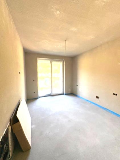 Apartament cu 3 camere decomandat în Periferie