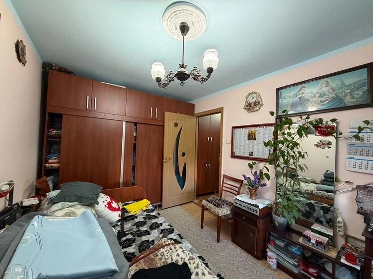 Apartament cu 3 camere semidecomandat, mobilat în Central